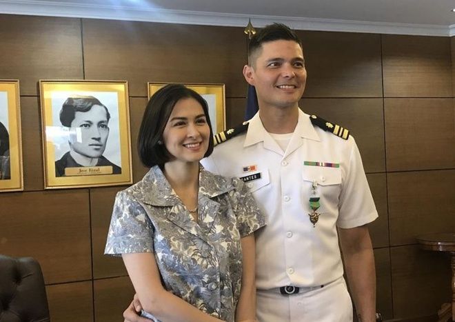 Ông xã Marian Rivera được phong hàm trung úy hải quân