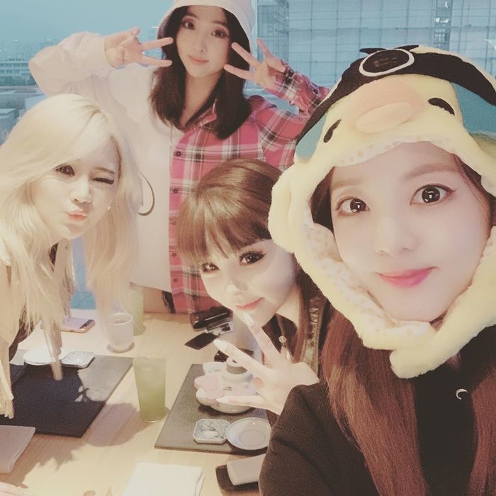 Park Bom và chia sẻ nghẹn ngào về 2NE1 trên chương trình âm nhạc