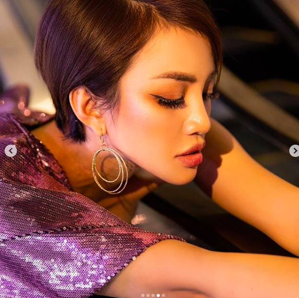 Pha tạo dáng dựa dẫm sexy mém xỉu của Thiên Nga