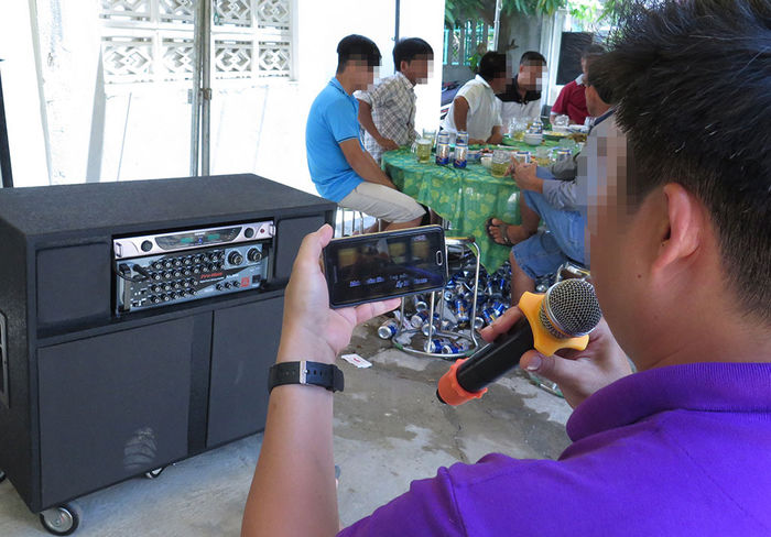 Phạt nặng nồng độ cồn, không chỉ giảm tai nạn mà còn giảm hát karaoke