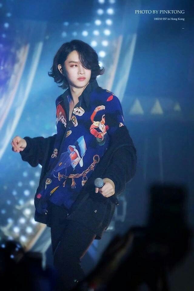 Phong cách thời trang sặc sỡ của thánh lầy Kpop Kim Heechul