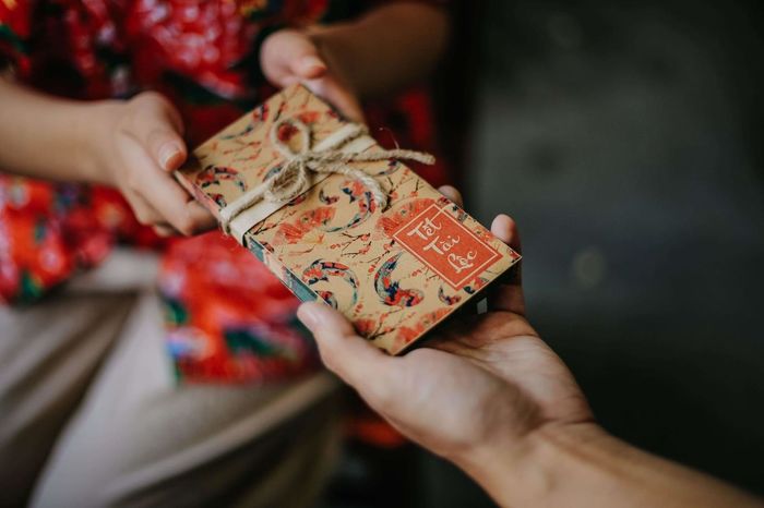 Cha mẹ lấy tiền lì xì Tết của con có thể bị phạt lên đến 1 triệu đồng
