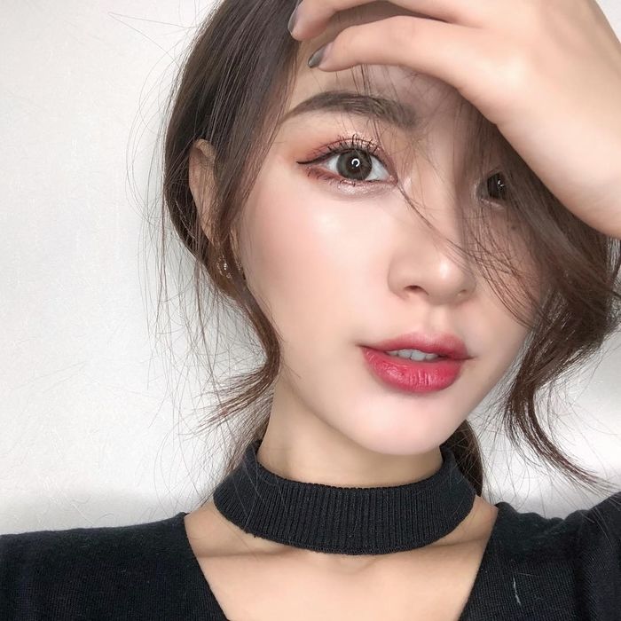 Nhân tướng học: Cổ, lông mi, cánh tay phụ nữ càng dài càng nhiều lộc