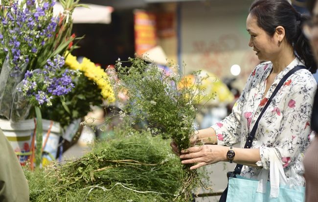 Quan niệm dân gian: Tắm lá mùi vào chiều 30 Tết giúp gột bỏ xui xẻo