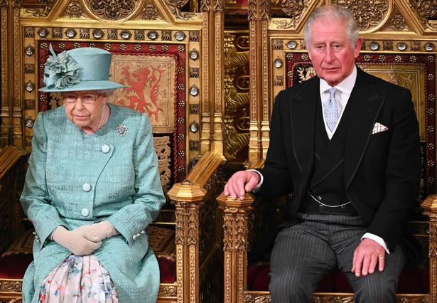 Rời hoàng gia, Harry - Meghan mất tài trợ khủng nhưng vẫn giàu kếch xù