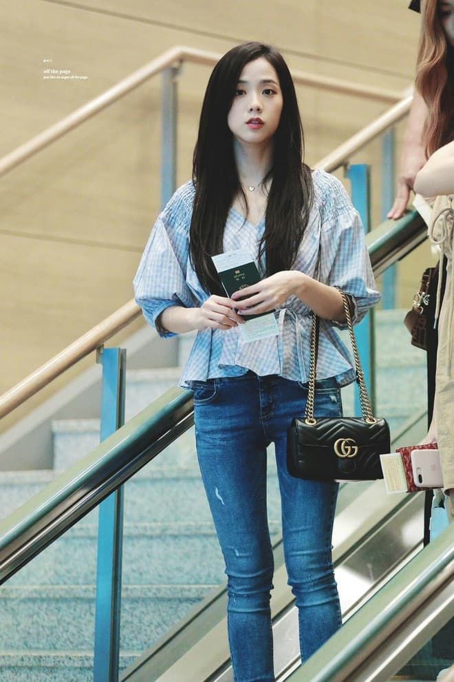 Sao Hàn diện jeans bó sát: Jisoo, Jennie khoe body chuẩn đẹp, ấn tượng