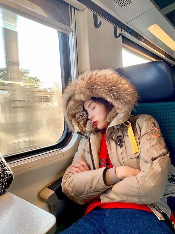 Sao Việt bị chụp lén khi ngủ: Người đẹp xuất thần, người xuống sắc