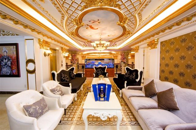 Nghệ sĩ báo hiếu: Thủy Tiên tặng nhà, Quốc Trường biệt thự 25 tỷ
