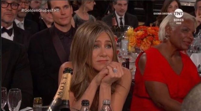 Sau 15 năm ly hôn, Brad Pitt và Jennifer Aniston nắm tay tại sự kiện
