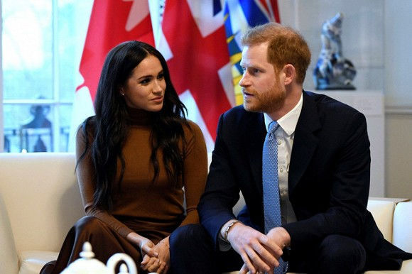 Sau khi rời Hoàng gia Anh, Meghan Markle lần đầu lộ diện rất vui vẻ