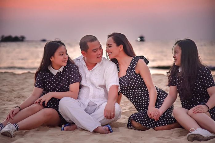 Siêu mẫu Thúy Hạnh đăng ảnh gia đình, Suli và Suti gây chú ý