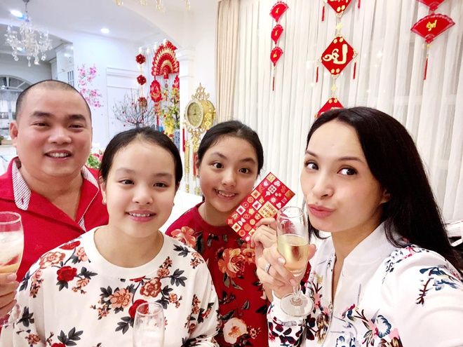Biệt thự tiền tỷ sao Việt: nội thất sang trọng, có sân vườn, hồ bơi