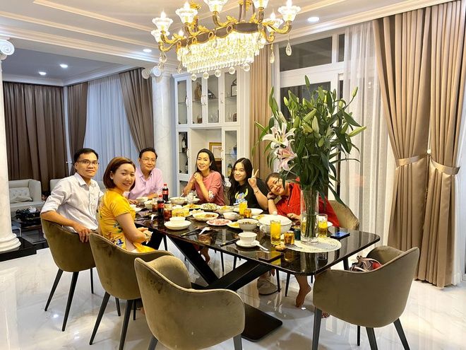 Biệt thự tiền tỷ sao Việt: nội thất sang trọng, có sân vườn, hồ bơi