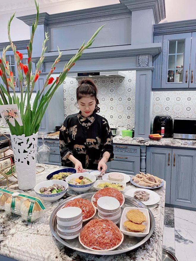 Biệt thự tiền tỷ sao Việt: nội thất sang trọng, có sân vườn, hồ bơi