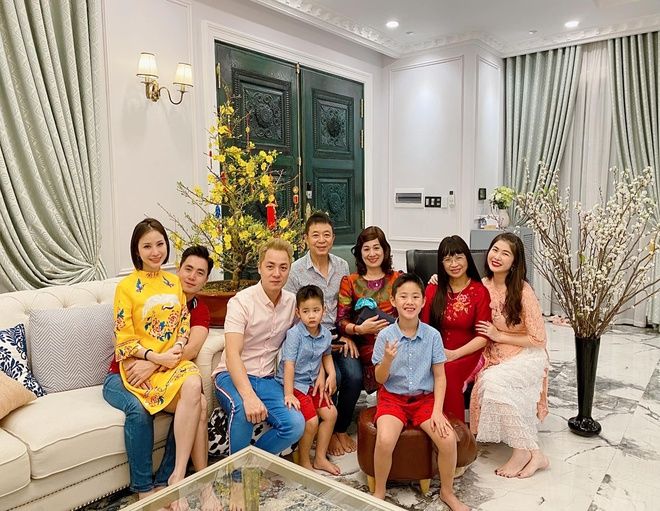 Biệt thự tiền tỷ sao Việt: nội thất sang trọng, có sân vườn, hồ bơi