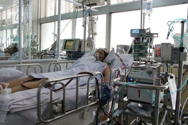 Sốc phản vệ khi ăn hải sản, cô gái trẻ suýt tử vong