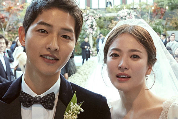 Song Joong Ki vướng bê bối tin nhắn nhạy cảm, Song Hye Kyo liền bị réo