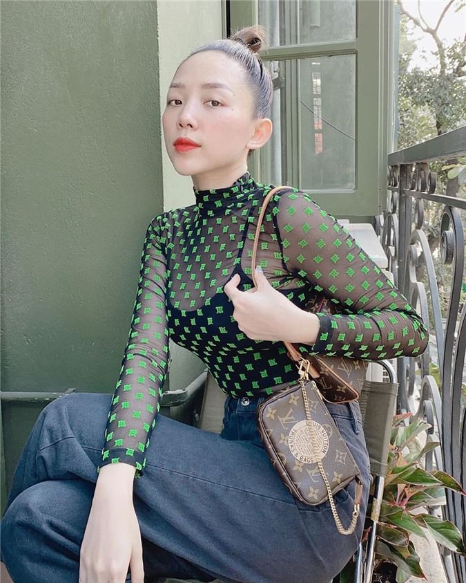Street style sao Việt tuần giáp Tết: Chi Pu diện combo hồng cực gắt