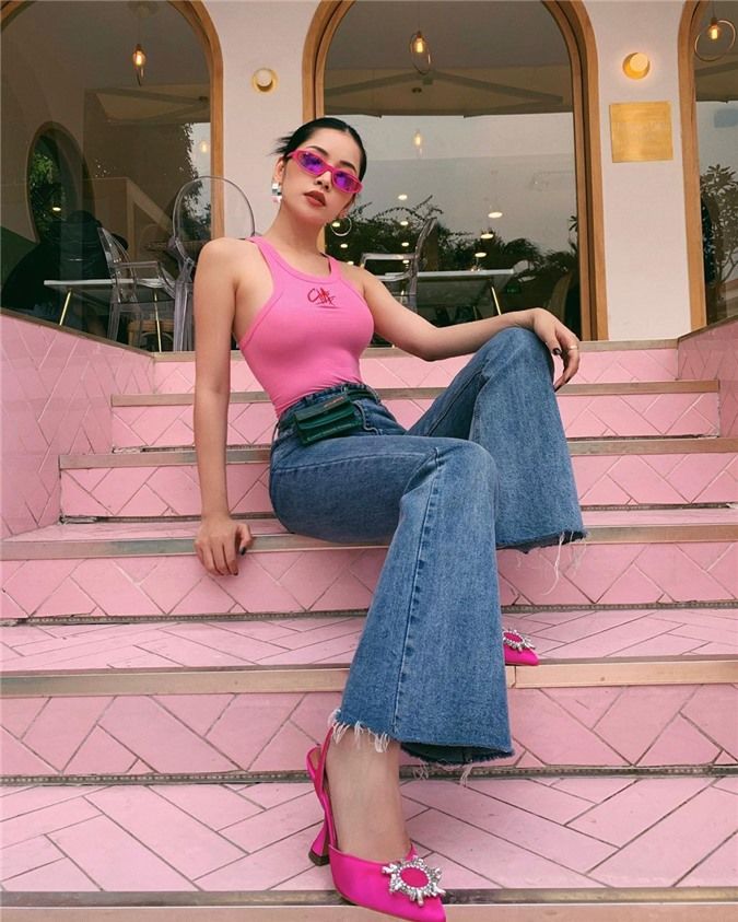 Street style sao Việt tuần giáp Tết: Chi Pu diện combo hồng cực gắt