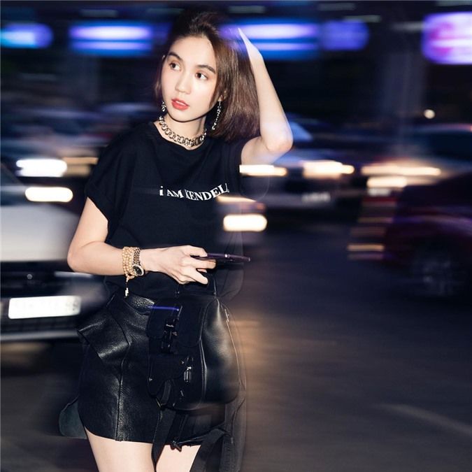 Street style sao Việt tuần giáp Tết: Chi Pu diện combo hồng cực gắt