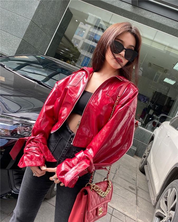 Street style sao Việt tuần giáp Tết: Chi Pu diện combo hồng cực gắt