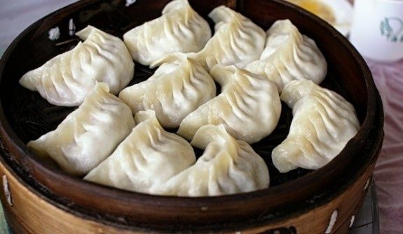 Món ăn may mắn ngày Tết: Việt Nam khổ qua, Hàn Quốc canh bánh gạo