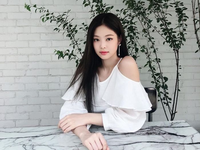 “Thánh tạo trend” Jennie: Mặc gì hot đó, mỹ nhân châu Á copy rần rần