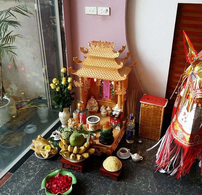 Theo phong thủy: Đặt tỏi trên bàn thờ Thần Tài rước lộc lá, may mắn