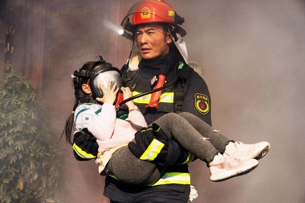 Thị trường phim ảm đạm, Huỳnh Hiểu Minh phải chật vật kiếm sống
