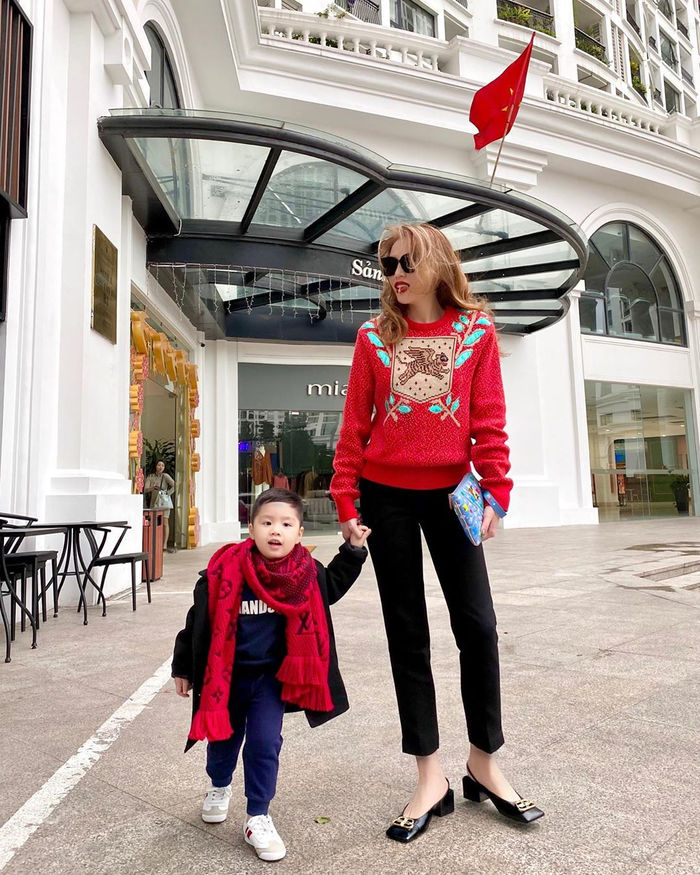 Thời trang sao Việt ngày đầu năm mới: Áo dài sắc đỏ lên ngôi
