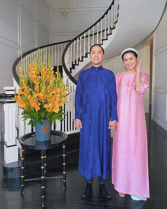Thời trang sao Việt ngày đầu năm mới: Áo dài sắc đỏ lên ngôi