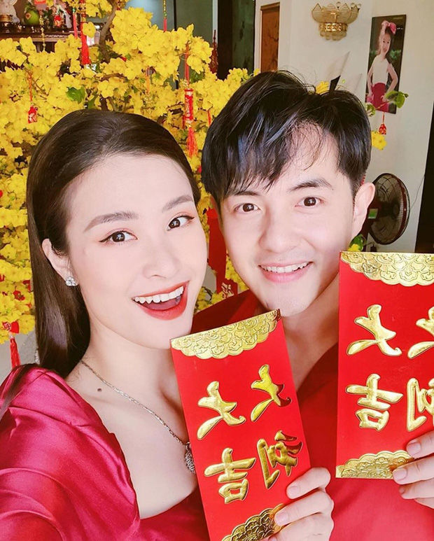 Thời trang sao Việt ngày đầu năm mới: Áo dài sắc đỏ lên ngôi