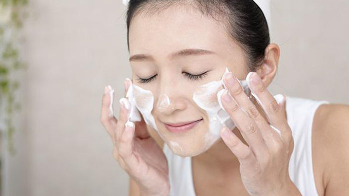 TS Dr.Judy Joo: Rửa vùng chữ T đầu tiên giúp da mặt luôn căng mịn