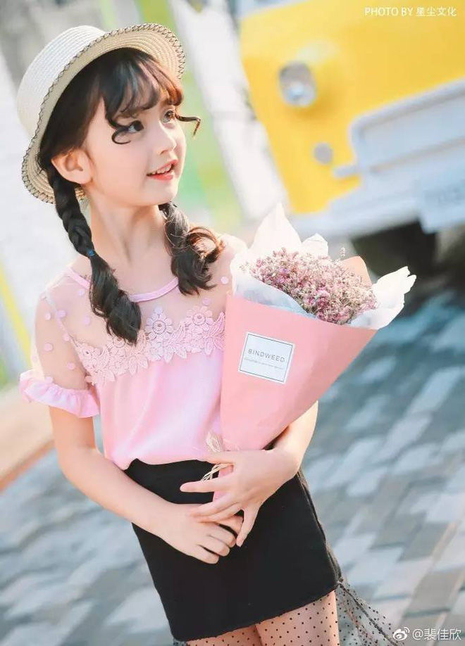 Tiểu mỹ nhân Thượng Hải xinh như hoa, mới 10 tuổi đã kiếm bộn tiền