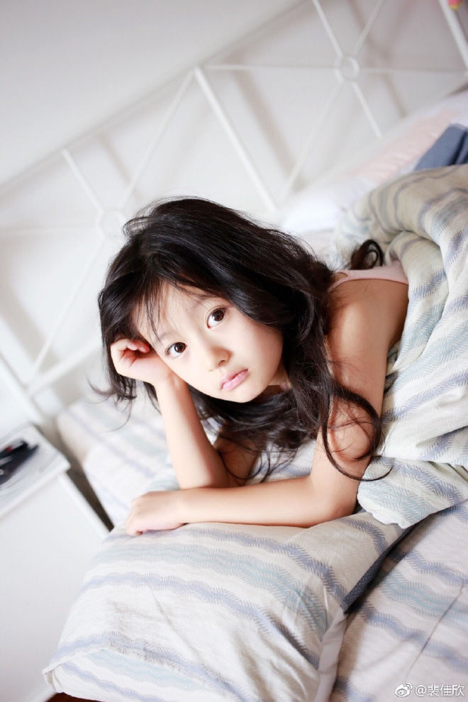 Tiểu mỹ nhân Thượng Hải xinh như hoa, mới 10 tuổi đã kiếm bộn tiền