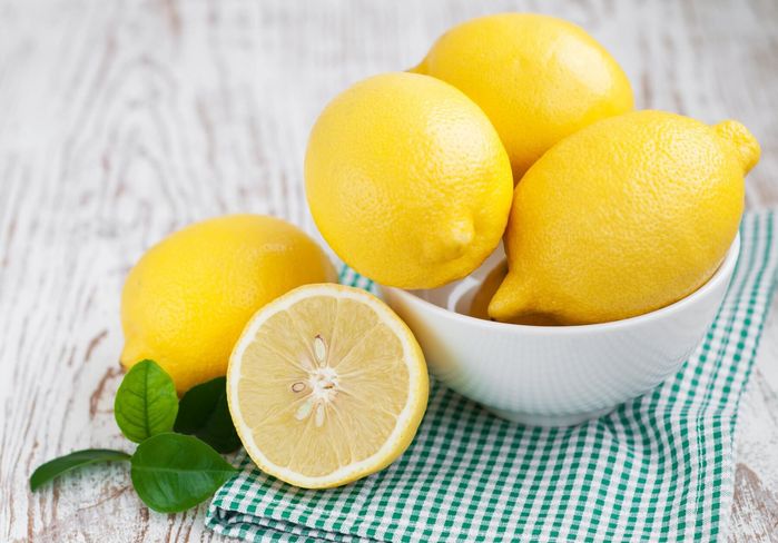 Chỉ cần chanh, bột ngô, phấn rôm... tóc bết mấy cũng sẽ bồng bềnh
