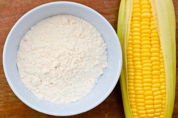 Chỉ cần chanh, bột ngô, phấn rôm... tóc bết mấy cũng sẽ bồng bềnh