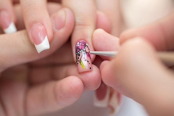 Epoch Times: Không tẩy lông trước khi làm nail, sơn móng dễ bị mụn cóc