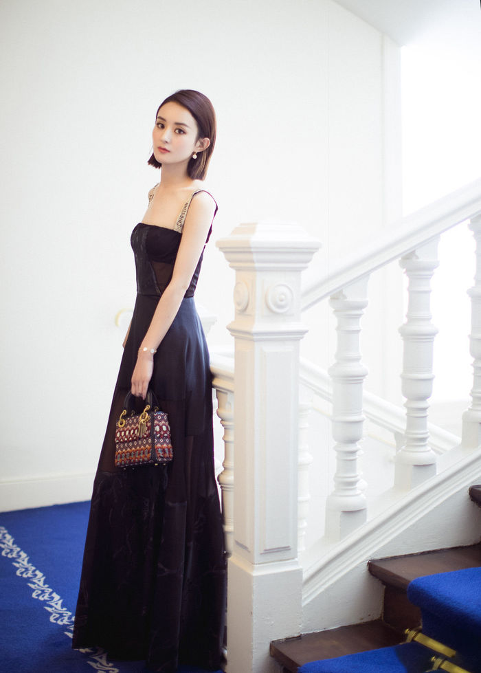 Triệu Lệ Dĩnh giờ là sao nữ xinh đẹp, hạnh phúc nhất Cbiz