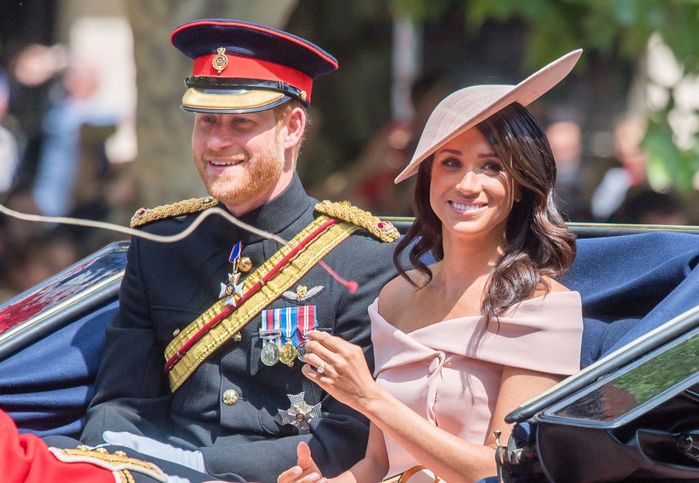 Trước khi rời Hoàng gia, Meghan Markle nhiều lần mặc đồ sai quy tắc