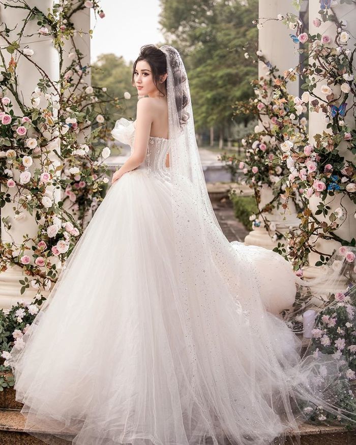 Ảnh hot Sao Việt: Xuân Trường mừng đám hỏi Duy Mạnh và Quỳnh Anh