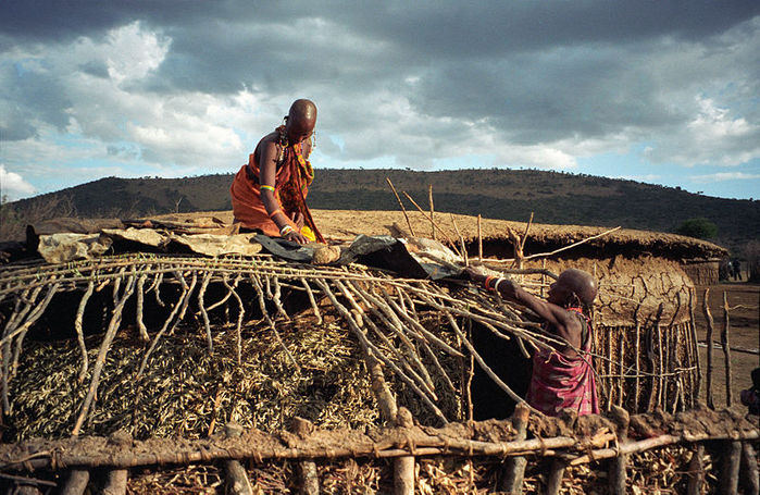 Văn hóa bộ lạc Maasai: Nhổ nước bọt khi gặp nhau là một sự trân trọng