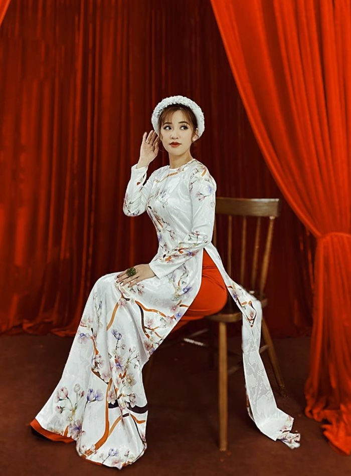 Vợ chồng Cường Đôla sum vầy bên con trai, gia đình Thu Trang đi chùa