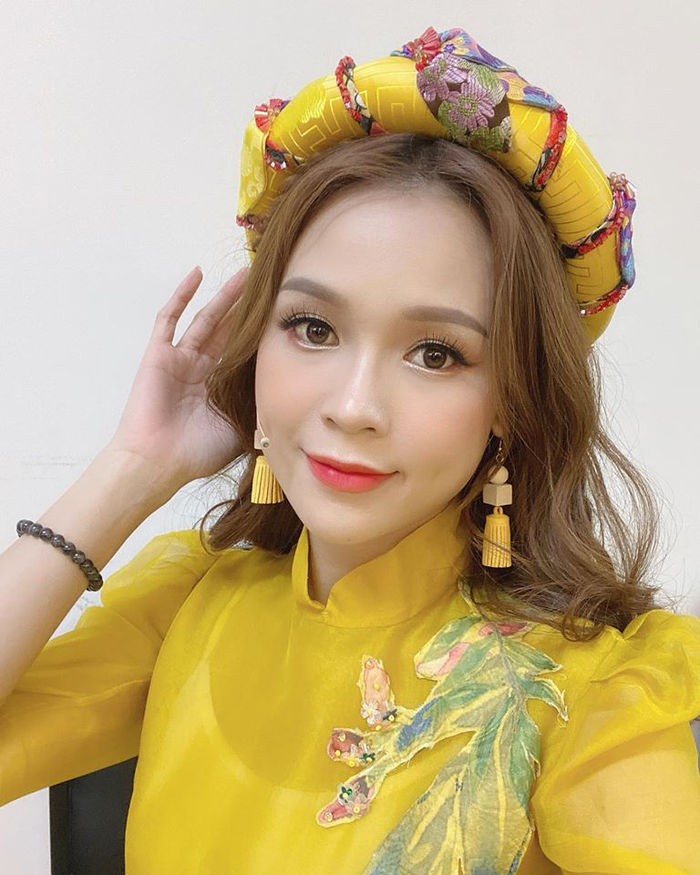 Vợ chồng Cường Đôla sum vầy bên con trai, gia đình Thu Trang đi chùa