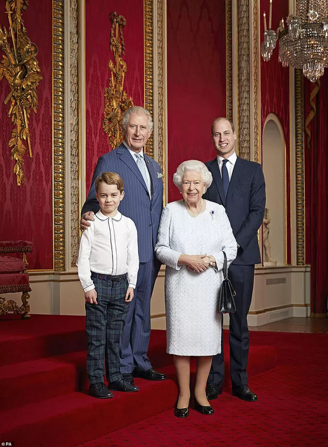 Xôn xao nghi vấn vợ chồng Harry - Meghan bị loại khỏi hoàng gia