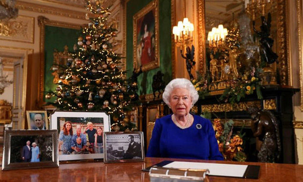 Xôn xao nghi vấn vợ chồng Harry - Meghan bị loại khỏi hoàng gia
