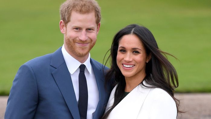 Vợ chồng Hoàng tử Harry rời cung điện Buckingham trở thành thường dân
