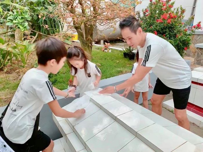 Con cái sao Việt đón tết sớm: Nhà Lý Hải về quê, nhà Vân Ốc đi du lịch