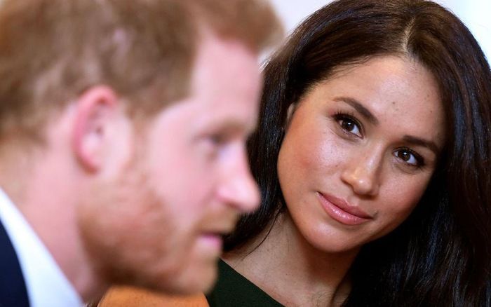 Vợ chồng Meghan dính nghi vấn ly hôn sau thông báo của Nữ hoàng Anh