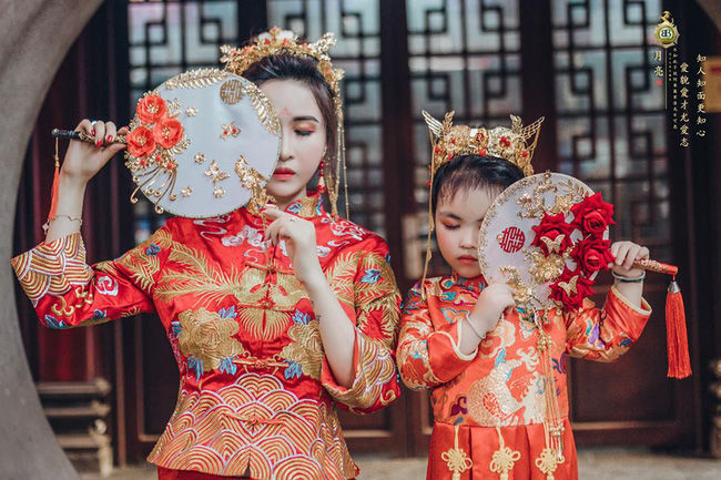 Vợ hai Minh Nhựa khoe ảnh phong cách Trung Hoa làm dân tình hú hồn
